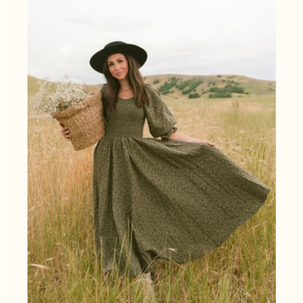 Ivy City Co Teagan dress in green floral size small